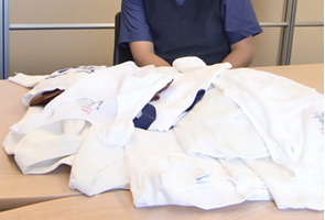 ご持参いただいた、松川さん私物のTシャツやタンクトップ